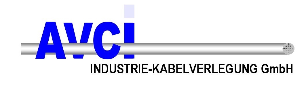 Logo der AVCI INDUSTRIE-KABELVERLEGUNG GmbH mit großem blauen Schriftzug 'AVCI', durch den ein silbernes Kabel horizontal verläuft, darunter der Firmenname in schwarzer Schrift.
